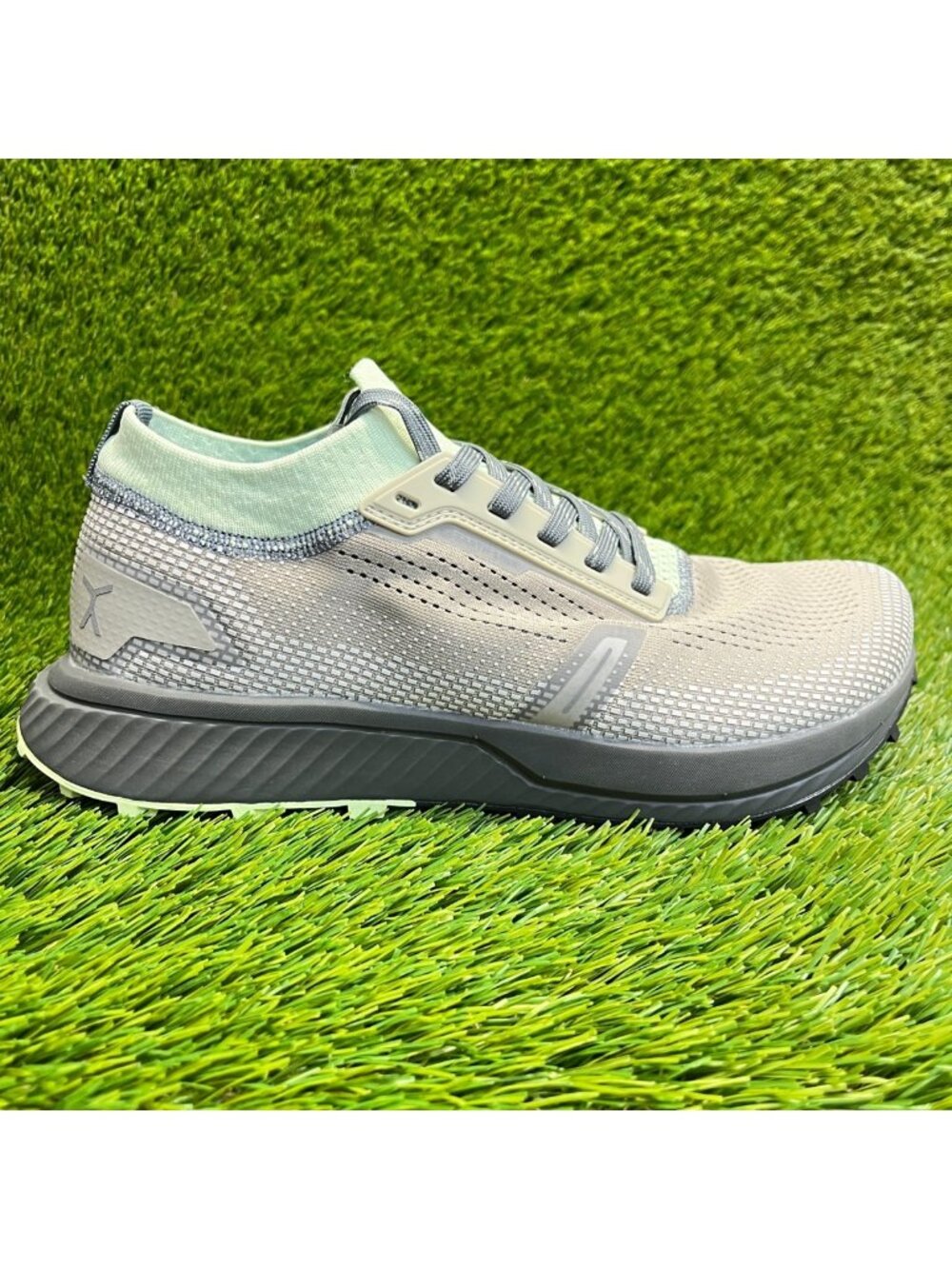 Flux Adapt Trail Runner Gray Mens Size 9 Womens Size 10.5 Athletic Knit Shoes
